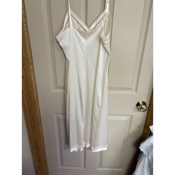 VINTAGE Lorraine Full Slip Womens Tall 34 Ivory Nylon Lace Trim Made USA - Picture 6 of 7